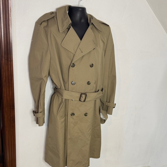 London Fog Classic Tan Trench Coat for Men Size 44